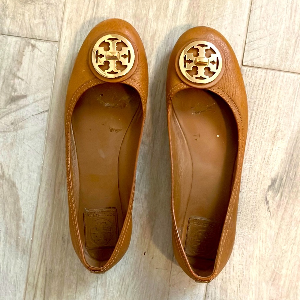 Tory Burch ballet flat size 8 great condition in Royal Tan/ gold
